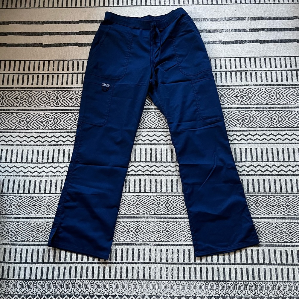 Cherokee women’s scrub pants size medium, navy blue. Excellent condition.